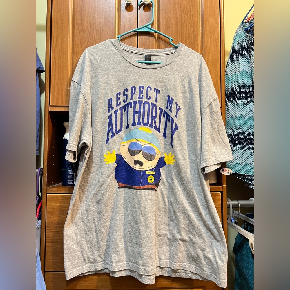 Gildan Gray South Park T-Shirt with Cartman Cartoon Graphic